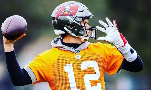 Tom Brady piensa en seguir jugando después de los 45 años