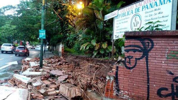 A un mes del inicio de clases, se desplomó muralla del Colegio República de Panamá - Nacionales - ABC Color