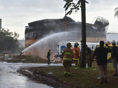 Así fue el combate final contra el incendio en Petropar: "Hay una tremenda satisfacción"