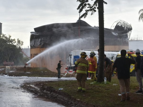 Así fue el combate final contra el incendio en Petropar: "Hay una tremenda satisfacción"