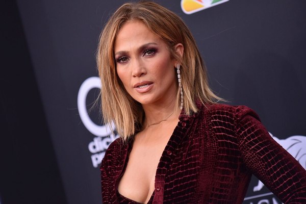 Jennnifer López será una letal asesina que deberá proteger a su hija