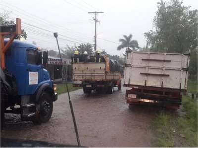 Bomberos piden ayuda para evacuar a afectados por lluvias en Caacupé