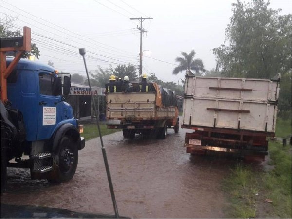 Bomberos piden ayuda para evacuar a afectados por lluvias en Caacupé