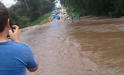 Tormenta corta tramo de la ruta en Caacupé | Noticias Paraguay