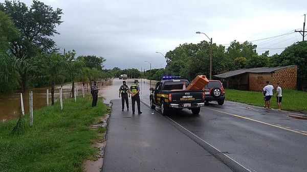 Cierre de ruta PY01 por desborde del arroyo Yaguarón - Nacionales - ABC Color