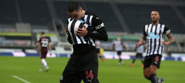 Almirón, su 'nueva' posición en Newcastle y el festejo muy especial