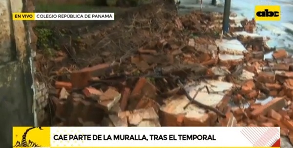 Se derrumba muralla de conocido colegio ubicado sobre Mcal. López