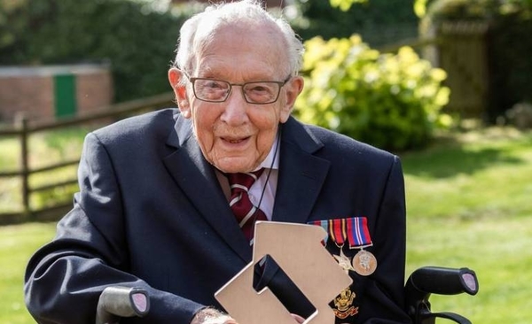 HOY / Muere a los 100 años el "Capitán Tom", icono británico de la lucha contra el COVID-19