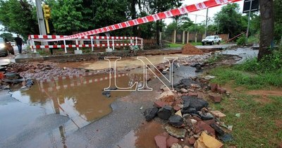 La Nación / “Esperamos que pare de llover”, dice ministro de Obras ante emergencia vial