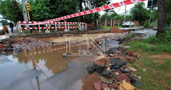 La Nación / “Esperamos que pare de llover”, dice ministro de Obras ante emergencia vial