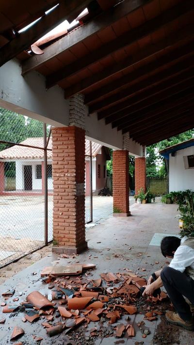 Temporal desnuda frágil y precaria infraestructura de instituciones educativas - Nacionales - ABC Color