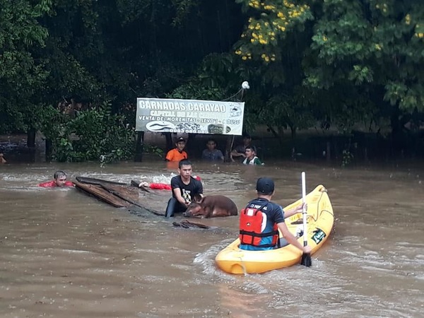 Carayaó; Evacuan a familias afectadas por la intensa lluvia – Prensa 5