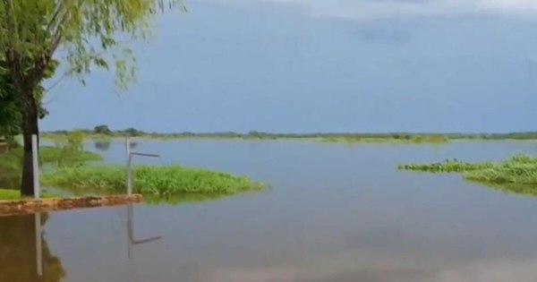 La Nación / Desborde de ríos en San Pedro afecta a familias vulnerables de asentamientos y oleros