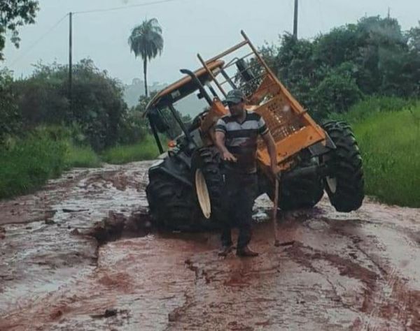 Pobladores de Fortuna Guazú pasan una odisea para llegar a Pedro Juan