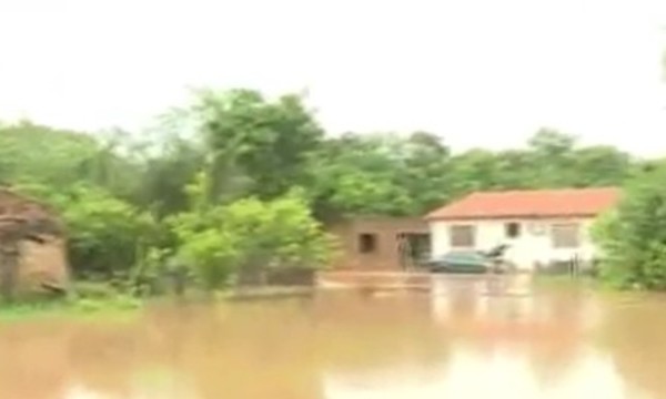Pirayú: Las casas están bajo agua - C9N