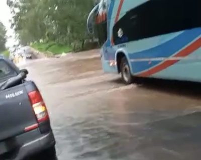 Ruta Py 02 sigue inhabilitada debido a inundaciones