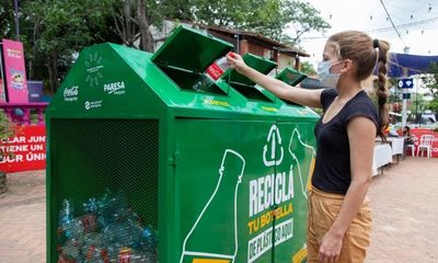 Coca-Cola habilitó sus espacios de verano con mensajes sustentables