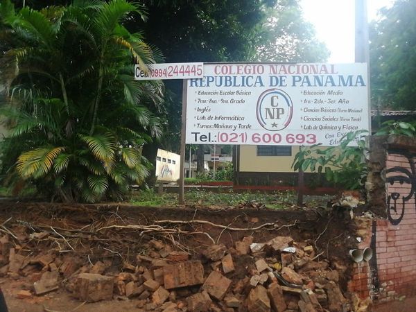 Cayó a pedazos parte de la muralla del Colegio República de Panamá