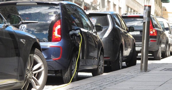 La Nación / Noruega es el primer país del mundo que supera el 50% de coches eléctricos vendidos