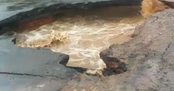 La Nación / Puente cae a pedazos en Itacurubí de la Cordillera