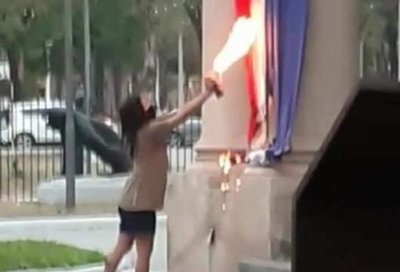 Detenidas tras ataques a Embajada paraguaya en Argentina estarían vinculadas a vandalismo en el Panteón - Megacadena — Últimas Noticias de Paraguay