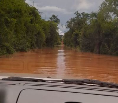 Desborde del río Ñacuday daña única balsa y deja aislada a varios pobladores - ABC en el Este - ABC Color