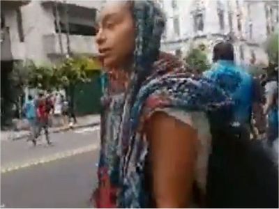 Prófuga por daños al Panteón graba momento de su detención en Argentina