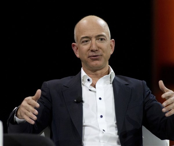 Histórico cambio en Amazon: Jeff Bezos deja su cargo