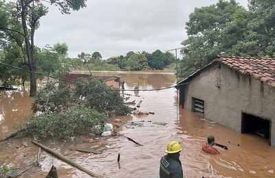 Tormentas produjeron inundaciones, derrumbes y cientos de damnificados - Nacionales - ABC Color