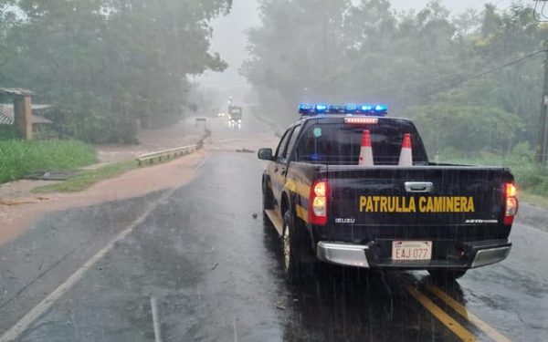 Varias rutas permanecen inhabilitadas por desbordes de arroyos a causa de lluvias