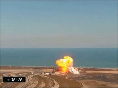 Prototipo de una nave de SpaceX explota durante aterrizaje de prueba