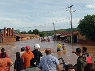 Más de 500 familias afectadas por inundaciones en Tobatí
