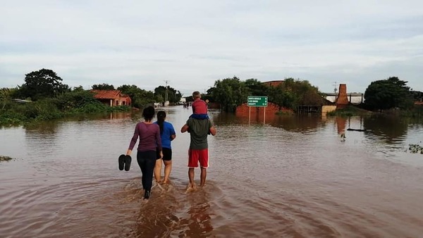 500 familias quedaron damnificadas por lluvias e inundaciones en Tobatî