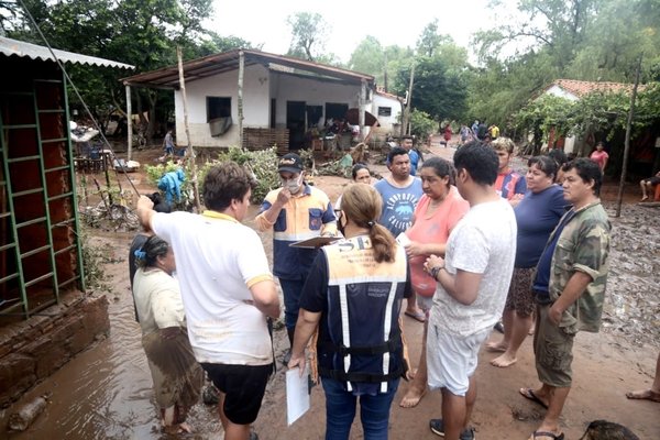Emergencia Nacional ya asistió a 1000 familias tras inundaciones