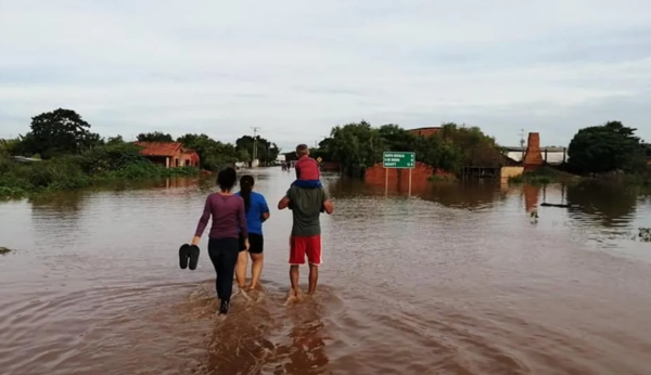 500 familias quedaron damnificadas por lluvias e inundaciones en Tobatî