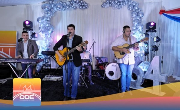 Festejo de aniversario de CDE con show artístico y pirotécnico