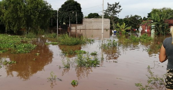 La Nación / Familias de Tobatí durmieron en hornos de cerámica tras temporal