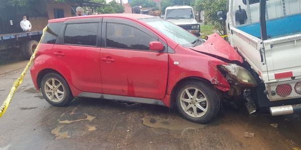 Pese a audaz maniobra e intensa persecución, empleados no lograron huir de asaltantes - Noticiero Paraguay