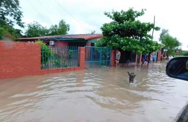 HOY / Tobatí: Tras inundación, pobladores pasaron la noche en hornos de cerámica