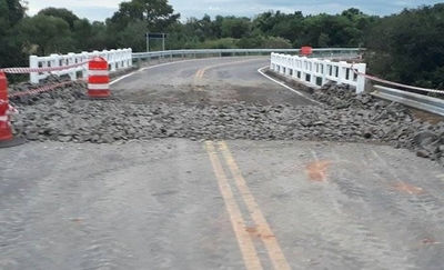 HOY / MOPC “arregla” ruta con piedras y le “llueven” críticas: hace un mes se había inaugurado