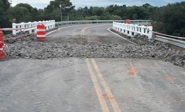 HOY / MOPC “arregla” ruta con piedras y le “llueven” críticas: hace un mes se había inaugurado