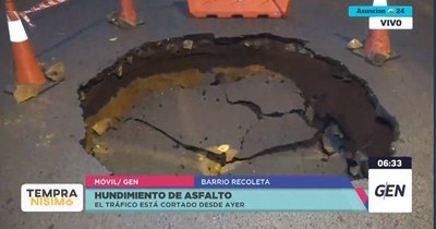 La Nación / Hundimiento de asfalto en barrio Recoleta de Asunción