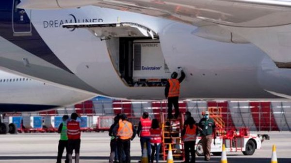 Chile comienza el plan de vacunación masiva contra el Covid-19 con dosis de Sinovac | .::Agencia IP::.