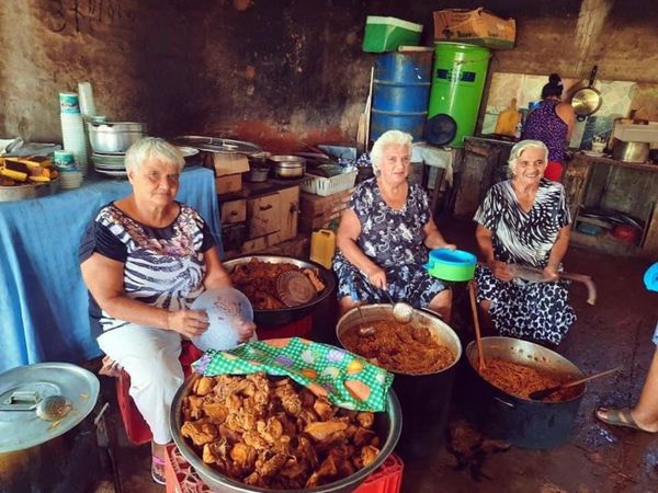 "Cocineras de San Blas": hace 40 años ofrecen el karu guasu