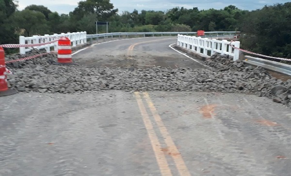 Parchan ruta habilitada hace pocas semanas que colapsó a causa de lluvia