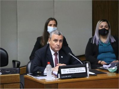 Juan Ernesto Villamayor se salva de la censura por un voto