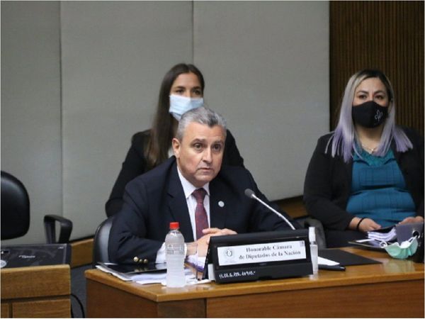 Juan Ernesto Villamayor se salva de la censura por un voto