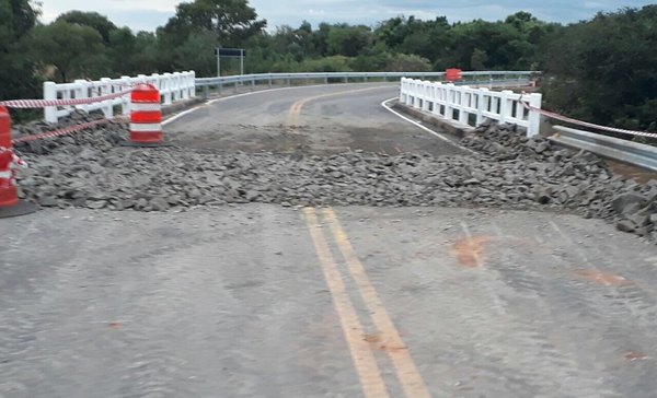 Crónica / Cañean al MOPC por “arreglar” ruta con piedras