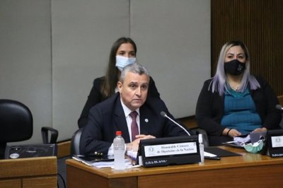 Juan Ernesto Villamayor se salva de la censura por un voto