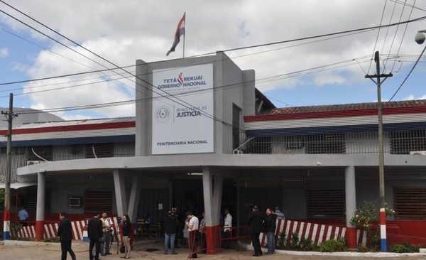 HOY / Incautan garrafa en Tacumbú: pensaron que tenía explosivo pero era vino